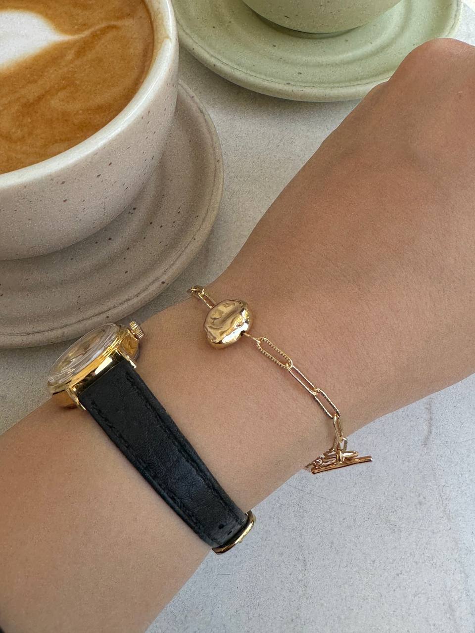 Bratara, Carrie - Totty