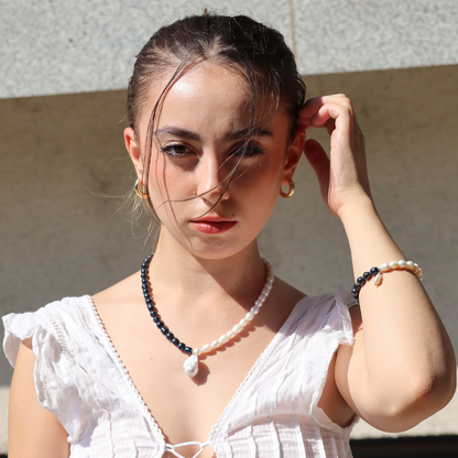 Colier, CLARTÉ NOIRE